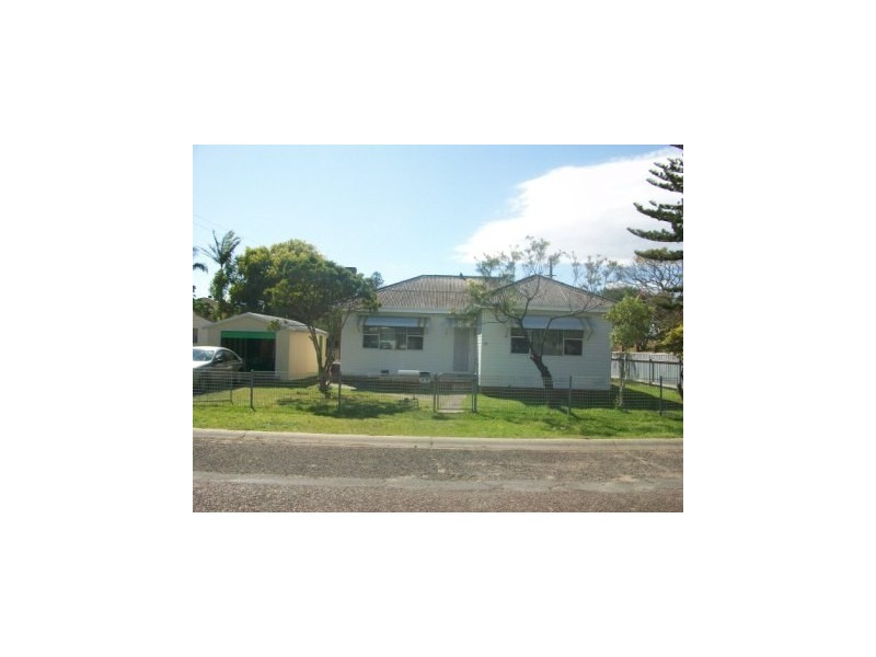 25 Emily Street, Marks Point NSW 2280