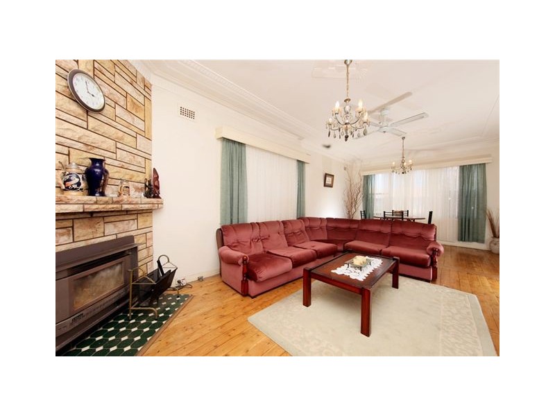 14 Beach Street, Belmont South NSW 2280