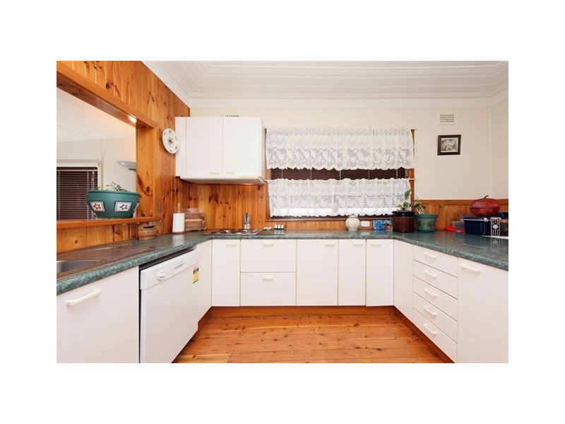 14 Beach Street, Belmont South NSW 2280
