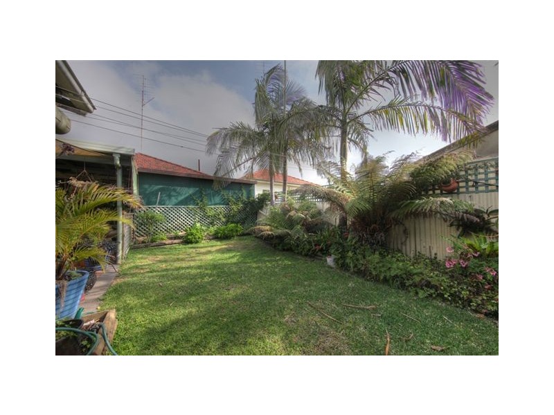 14 Beach Street, Belmont South NSW 2280