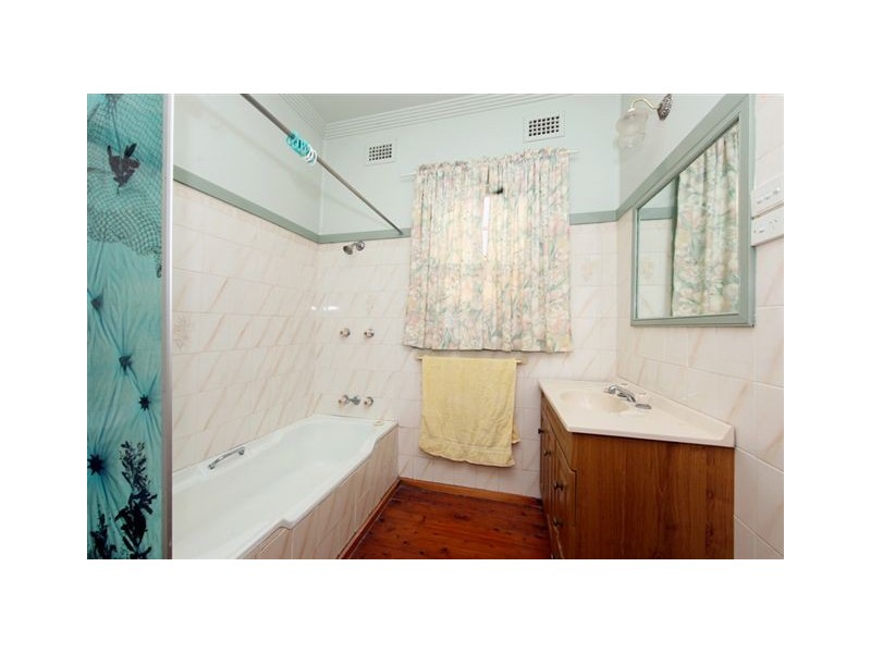 14 Beach Street, Belmont South NSW 2280