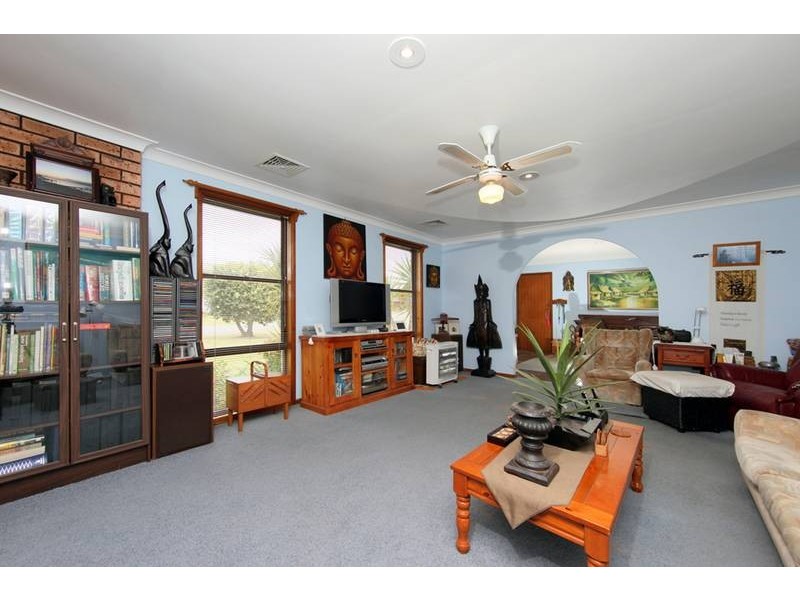 12 Cabbage Tree Palm Crescent, Pelican NSW 2281