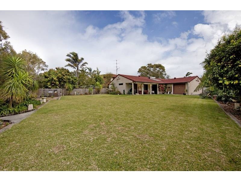 12 Cabbage Tree Palm Crescent, Pelican NSW 2281