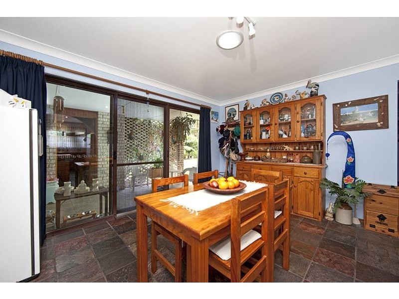 12 Cabbage Tree Palm Crescent, Pelican NSW 2281
