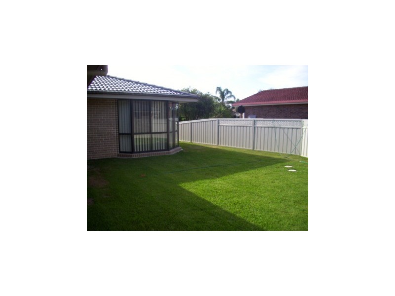 16b Tofino, Pelican NSW 2281