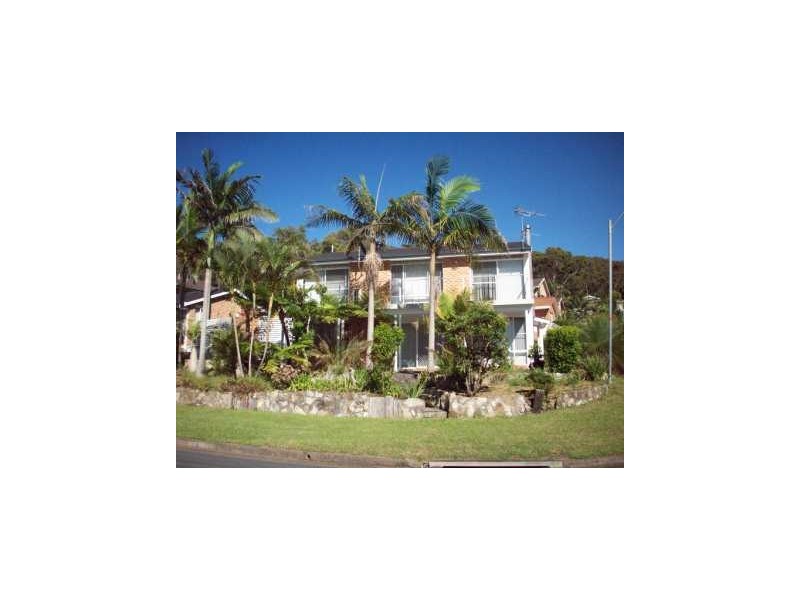 2 Aquamarine Close, Caves Beach NSW 2281