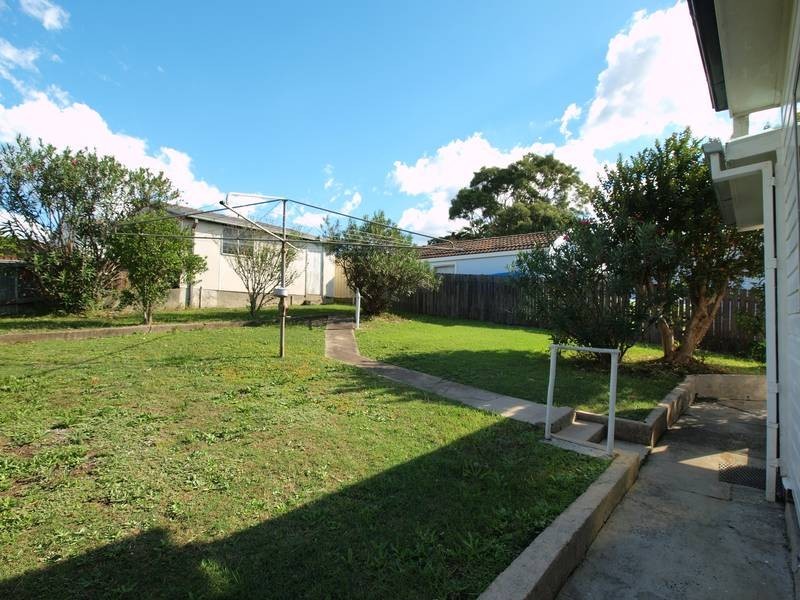 2 Deane Street, Belmont NSW 2280