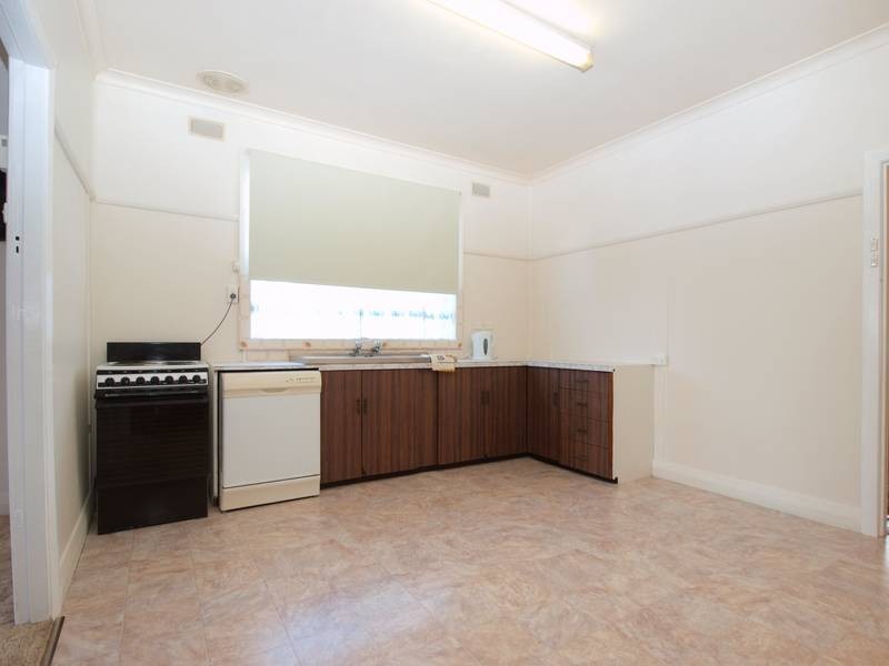 2 Deane Street, Belmont NSW 2280