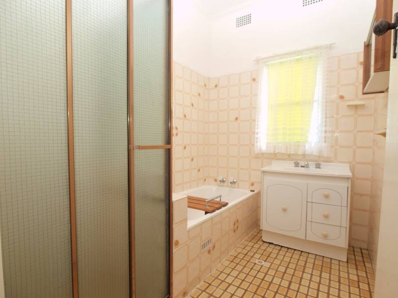 2 Deane Street, Belmont NSW 2280