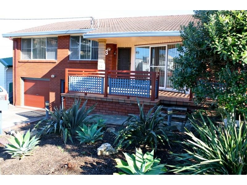 3 Ebsworth Street, Redhead NSW 2290