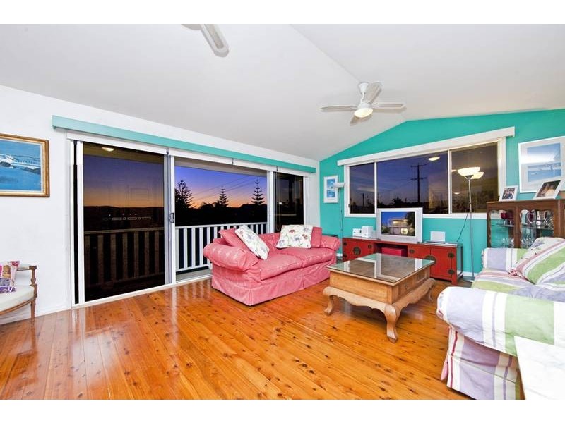 50a Woods Street, Redhead NSW 2290