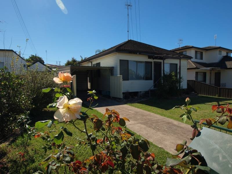 8 Railway Crescent, Belmont North NSW 2280