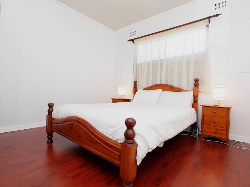 8 Railway Crescent, Belmont North NSW 2280