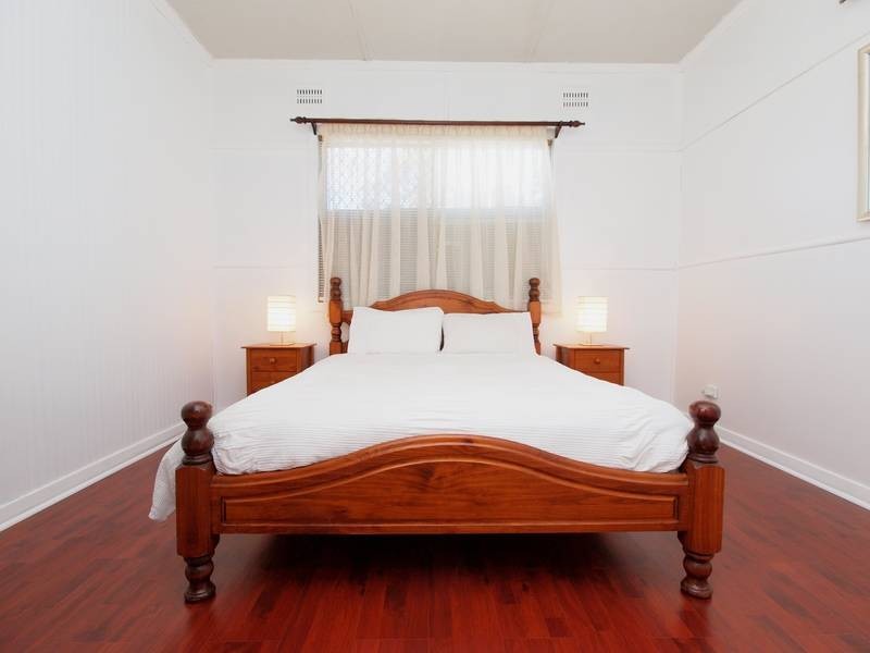 8 Railway Crescent, Belmont North NSW 2280