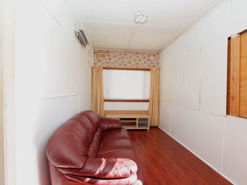 8 Railway Crescent, Belmont North NSW 2280