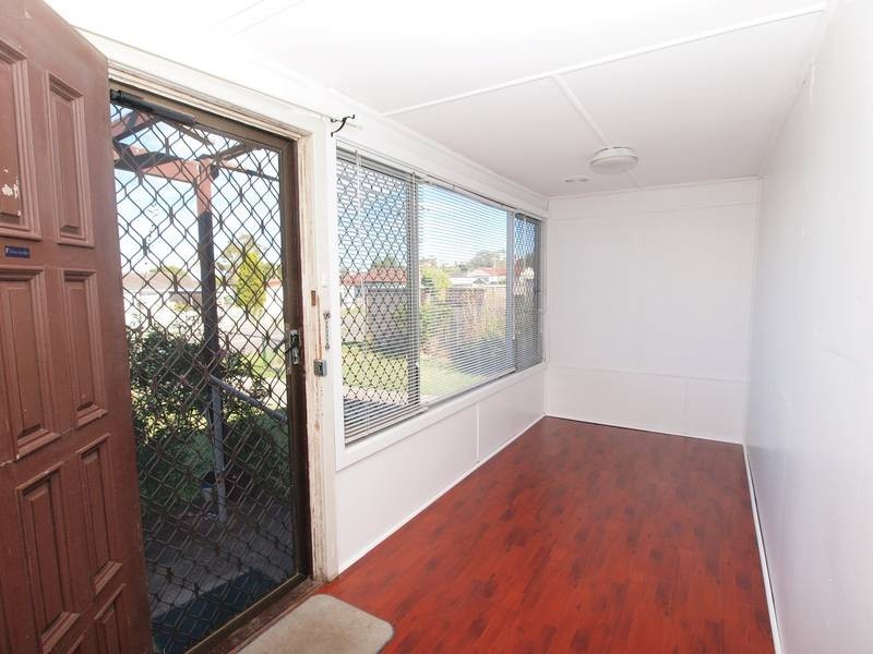 8 Railway Crescent, Belmont North NSW 2280