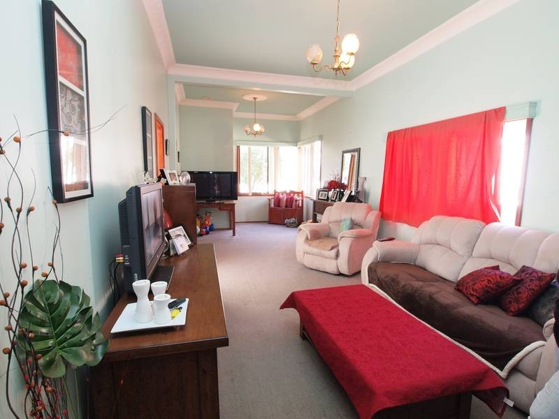 6 Sharp Street, Belmont NSW 2280