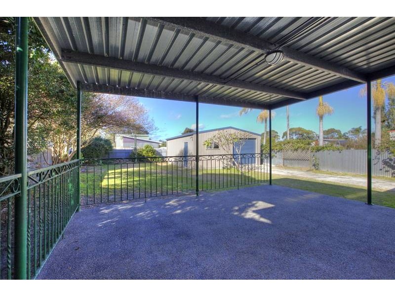 6 Hutchinson Street, Redhead NSW 2290