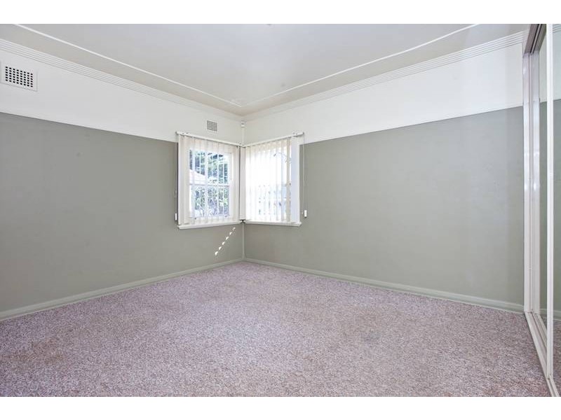 6 Hutchinson Street, Redhead NSW 2290