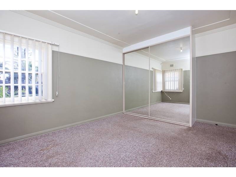 6 Hutchinson Street, Redhead NSW 2290