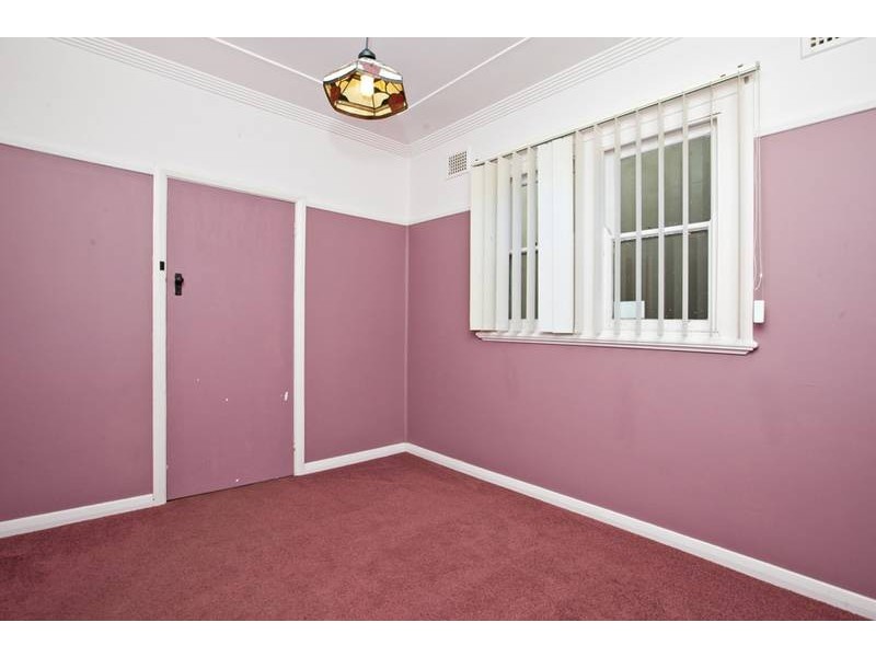 6 Hutchinson Street, Redhead NSW 2290