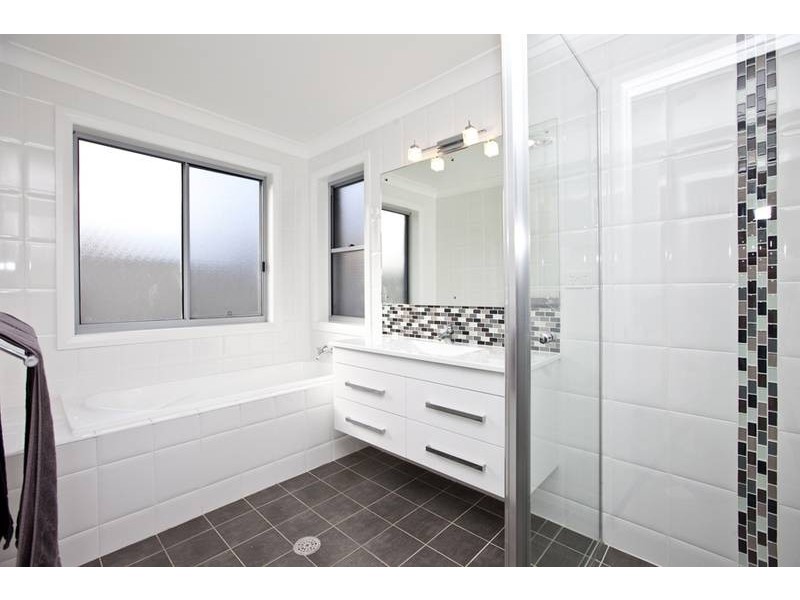 7 Ebsworth Street, Redhead NSW 2290