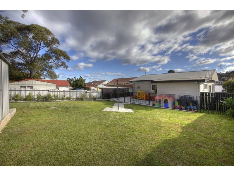 37 Laxton Crescent, Belmont North NSW 2280