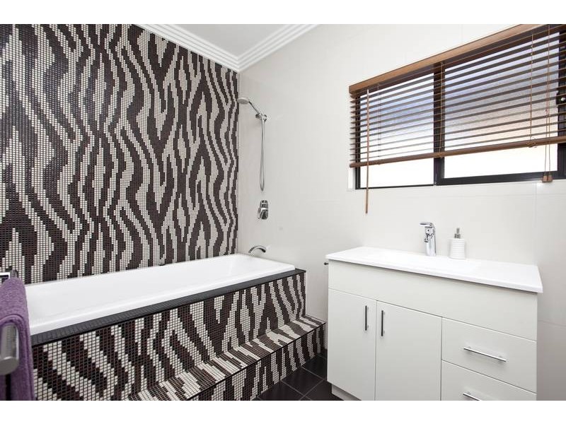 37 Laxton Crescent, Belmont North NSW 2280