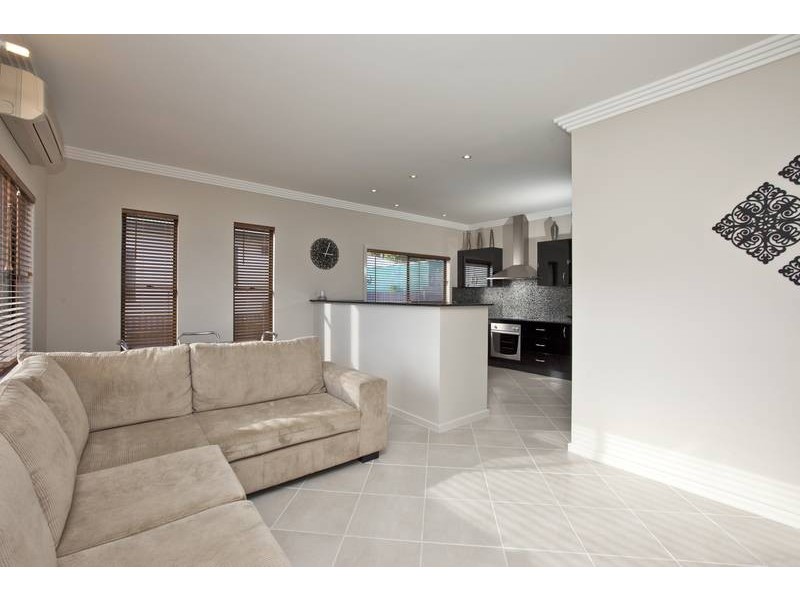 37 Laxton Crescent, Belmont North NSW 2280