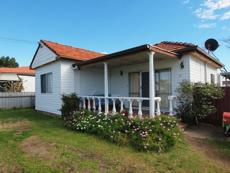 Blacksmiths NSW 2281