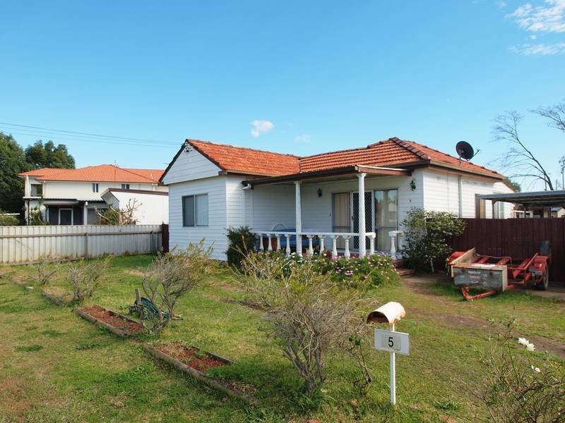 Blacksmiths NSW 2281