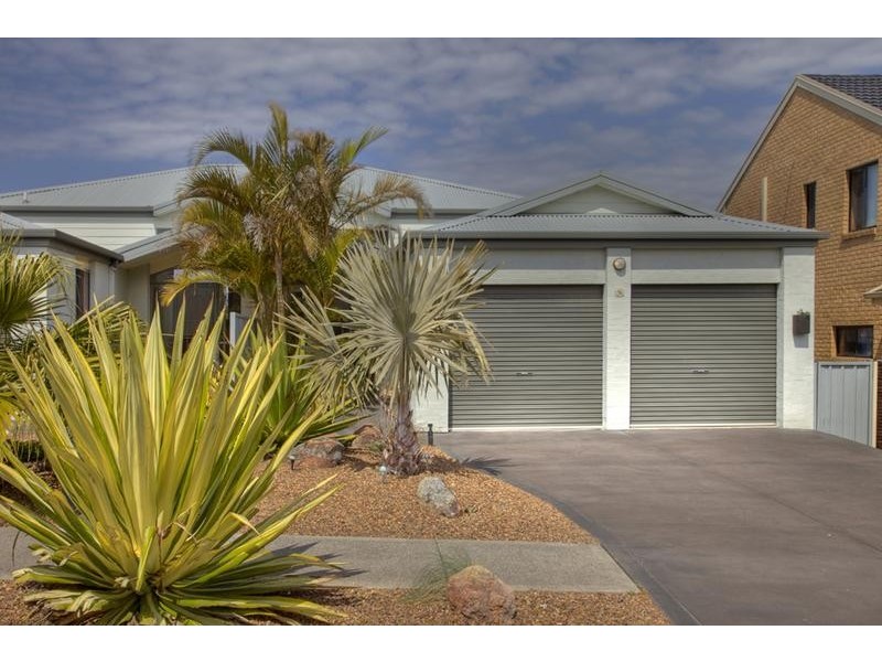 20 Seascape Drive, Redhead NSW 2290