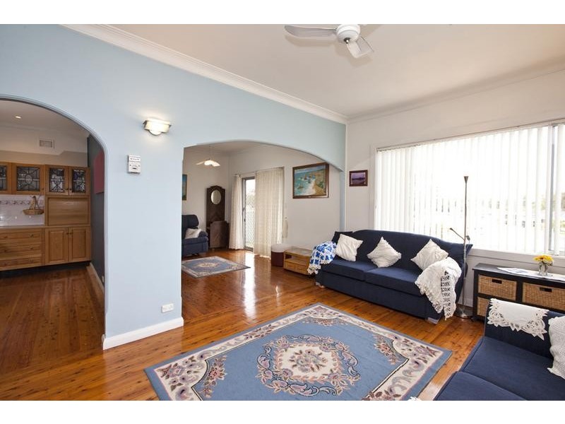 85 Wommara Avenue, Belmont North NSW 2280