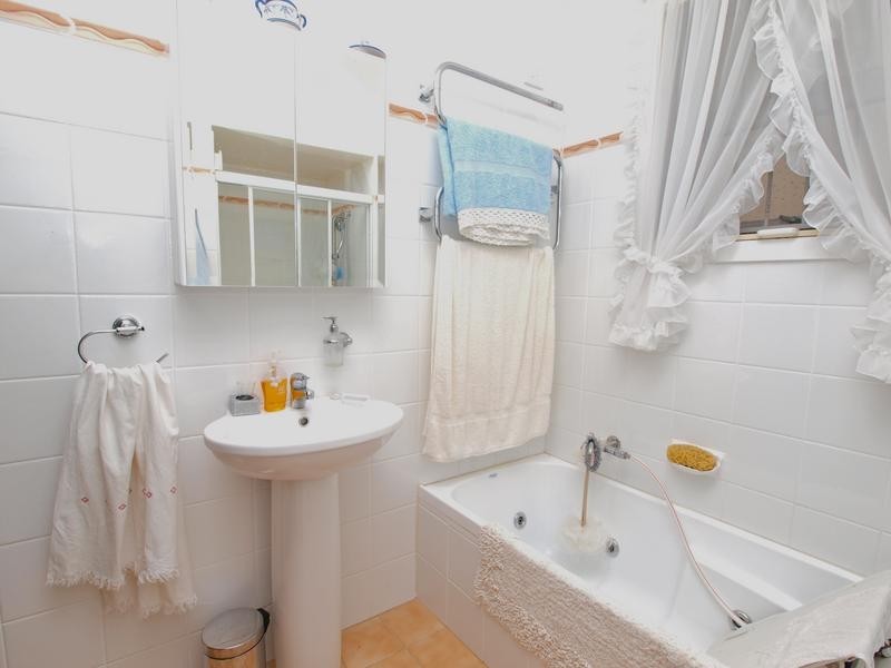 Warners Bay NSW 2282