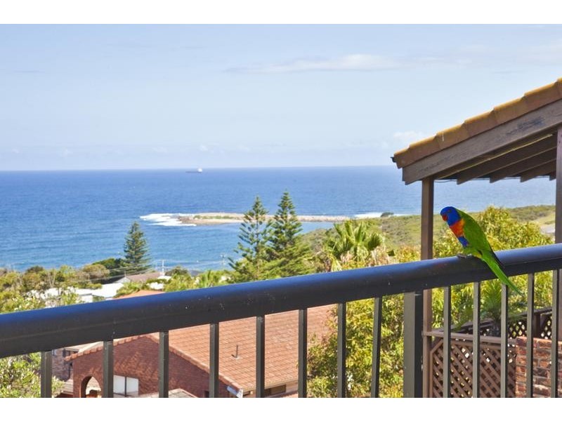 44 Scenic Drive, Caves Beach NSW 2281