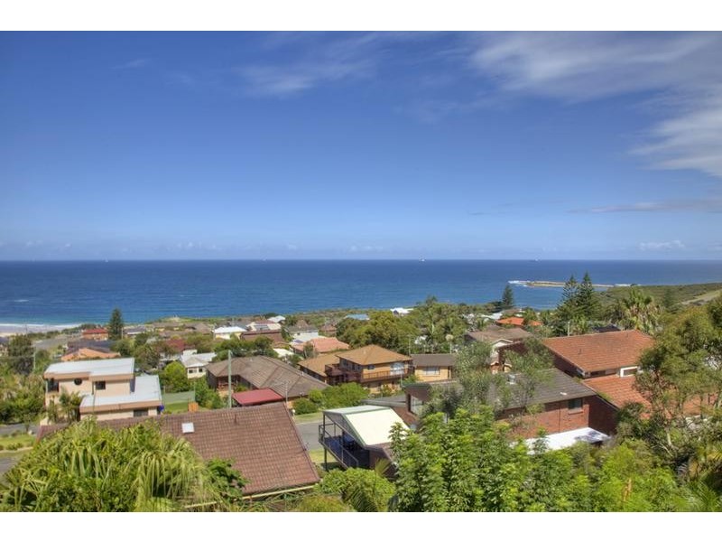 44 Scenic Drive, Caves Beach NSW 2281