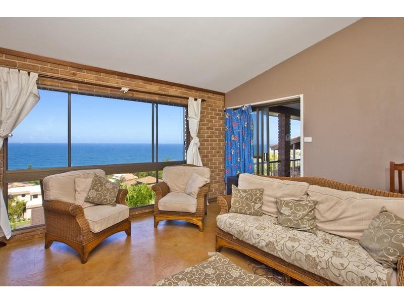 44 Scenic Drive, Caves Beach NSW 2281