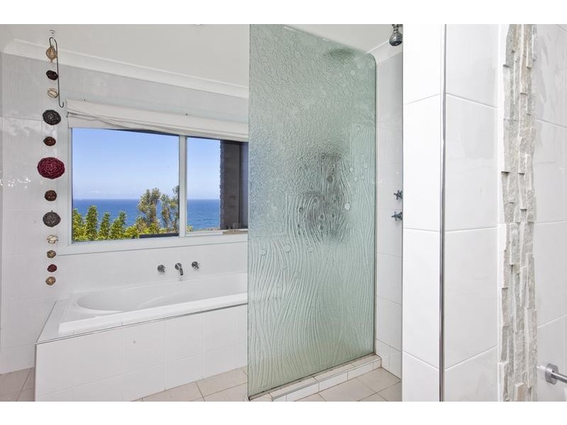 44 Scenic Drive, Caves Beach NSW 2281