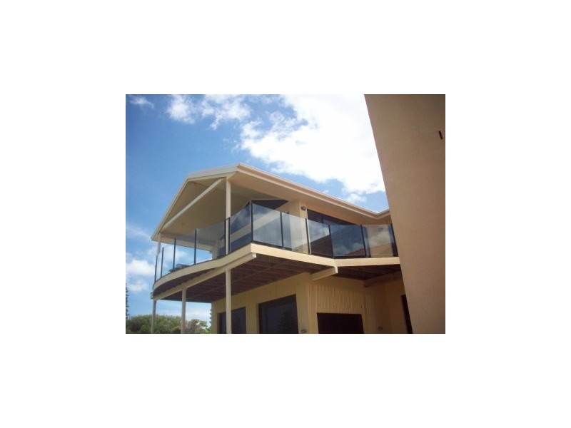 8 Beach Road, Redhead NSW 2290