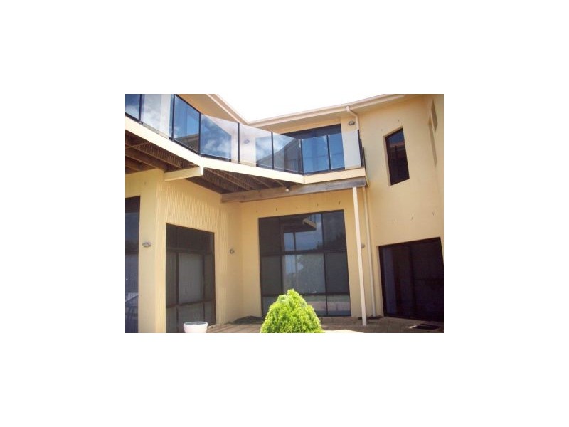 8 Beach Road, Redhead NSW 2290