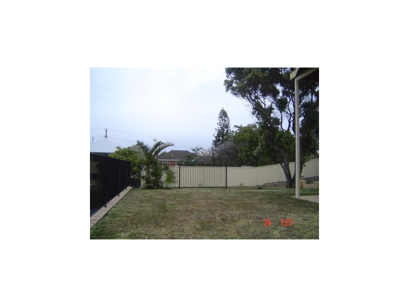 8 Beach Road, Redhead NSW 2290