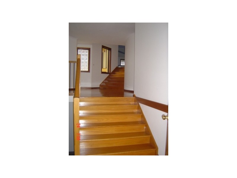 8 Beach Road, Redhead NSW 2290