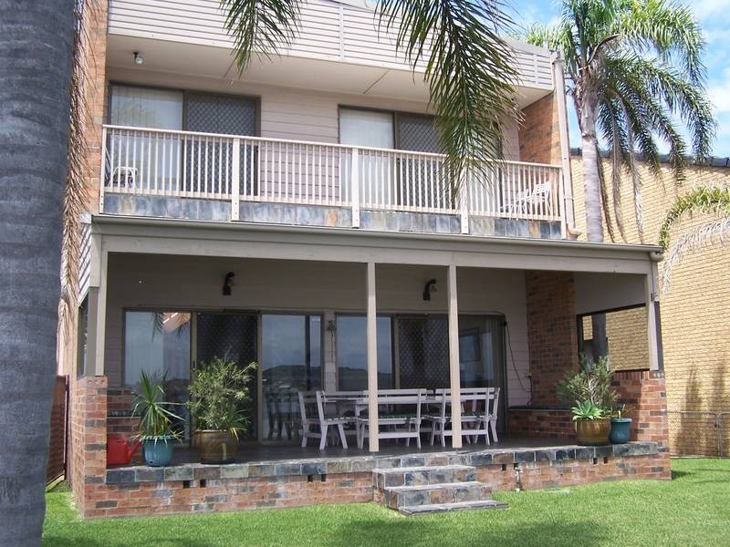 77 Marks Point Road, Marks Point NSW 2280