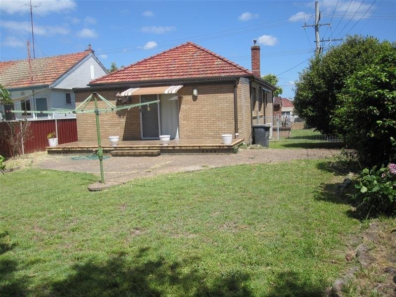 22 Ernest Street, Belmont NSW 2280