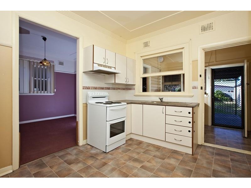 6 Hutchinson Street, Redhead NSW 2290