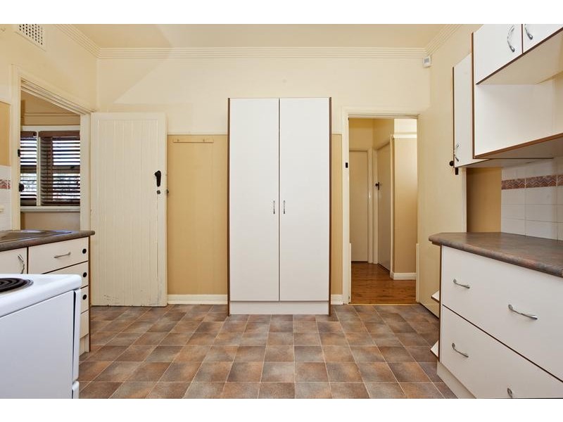 6 Hutchinson Street, Redhead NSW 2290