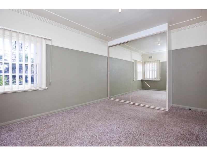 6 Hutchinson Street, Redhead NSW 2290