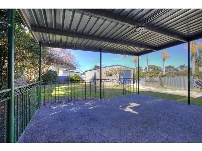 6 Hutchinson Street, Redhead NSW 2290