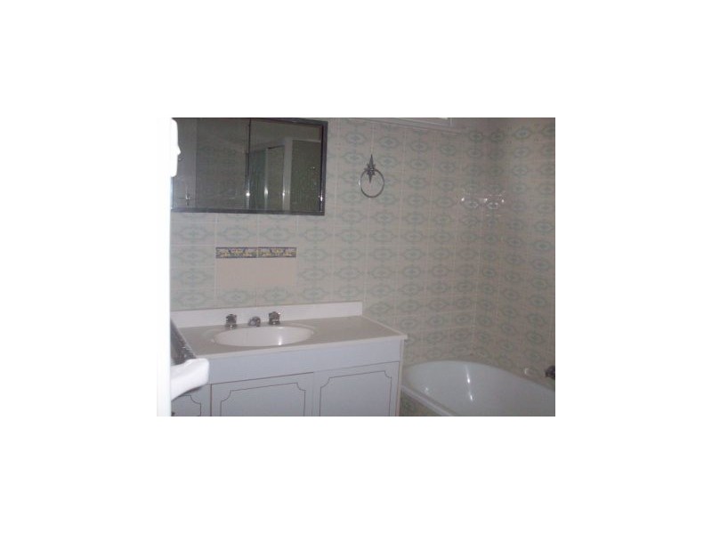 11 Mary Avenue, Belmont NSW 2280