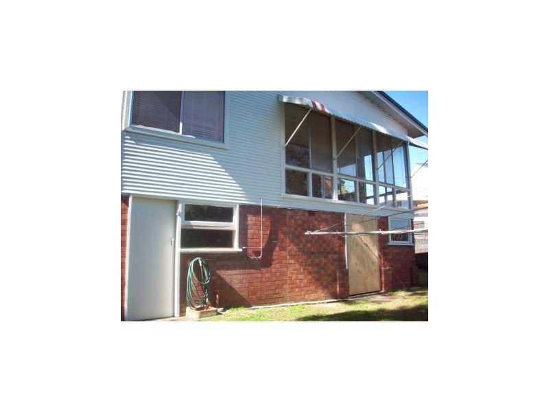 11 Mary Avenue, Belmont NSW 2280